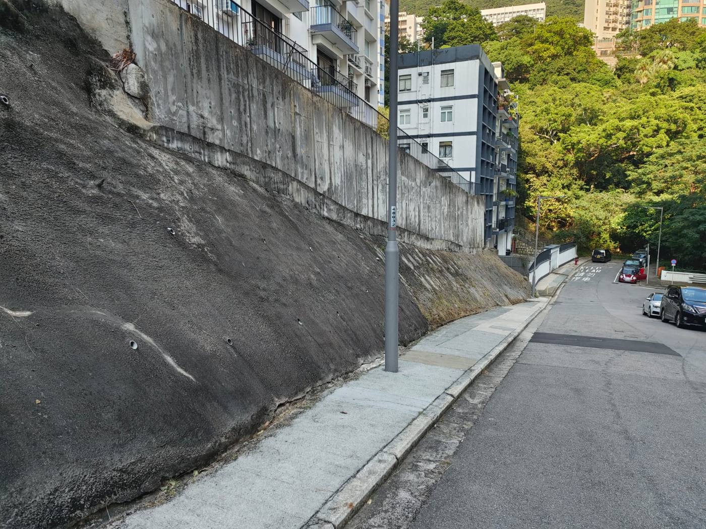 路旁斜坡
